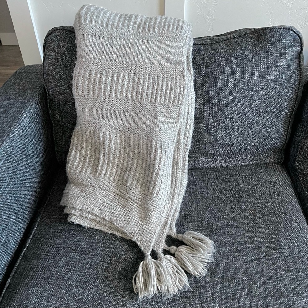 Hearth & Hand Gray Knit Tassle Throw